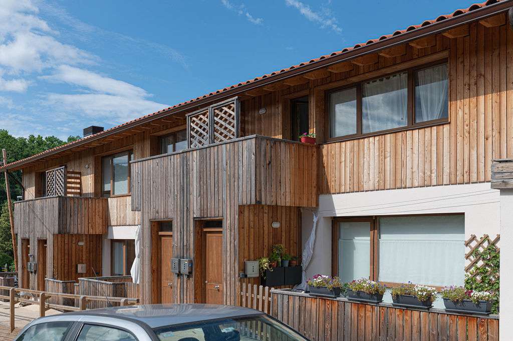 Bioeraikuntza, bioconstrucción de VPO en madera ecológica
