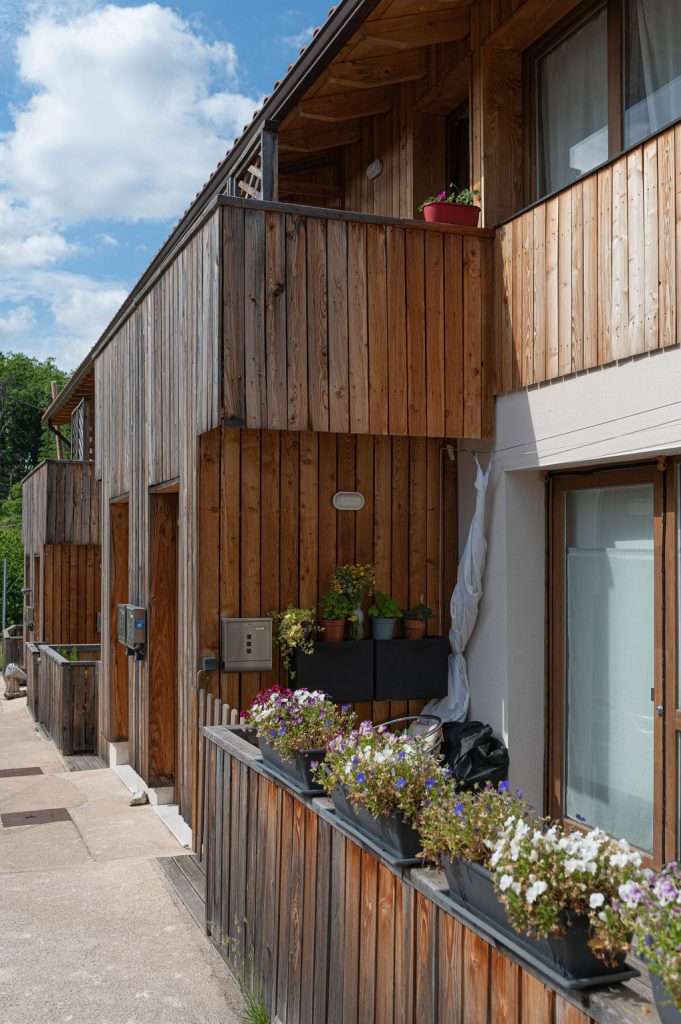 Bioeraikuntza, bioconstrucción de VPO en madera ecológica