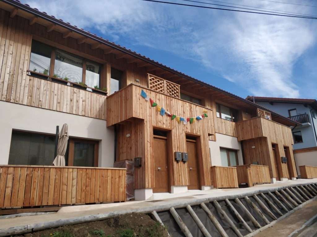 Bioeraikuntza, bioconstrucción de VPO en madera drenante