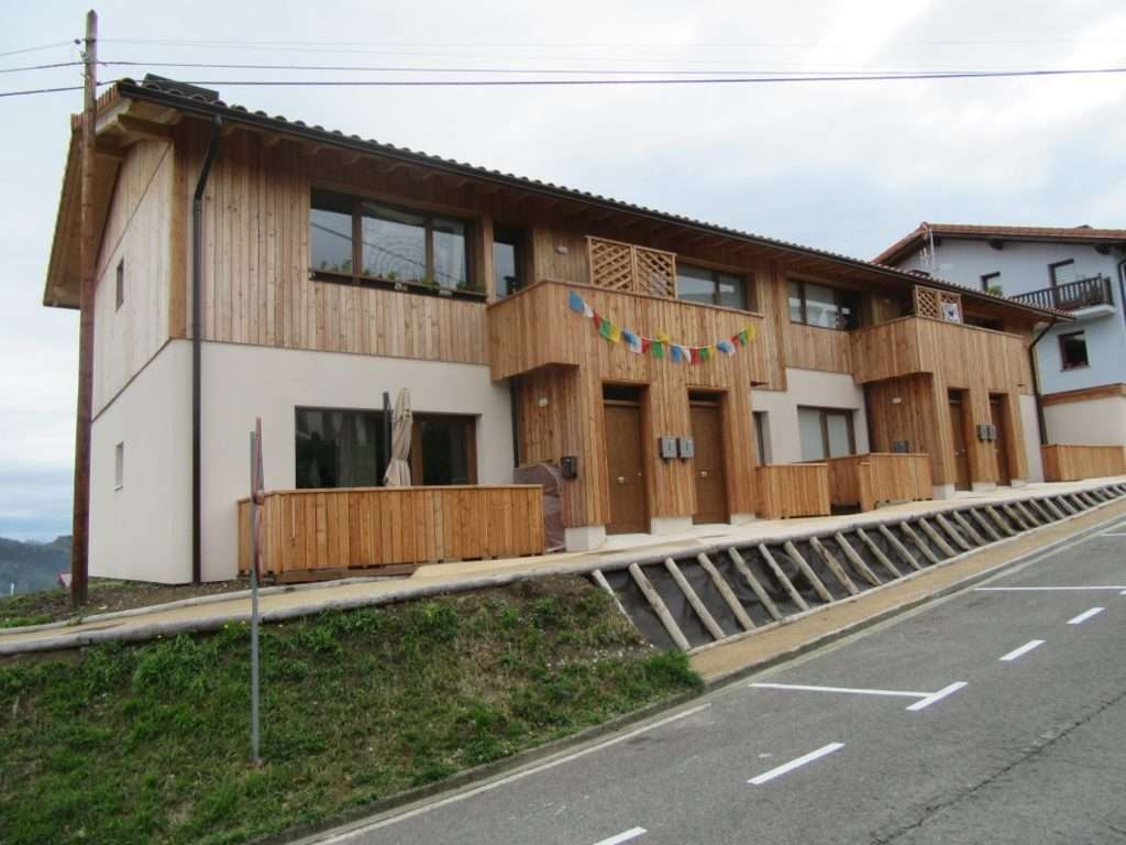 Bioeraikuntza, bioconstrucción de VPO en madera drenante