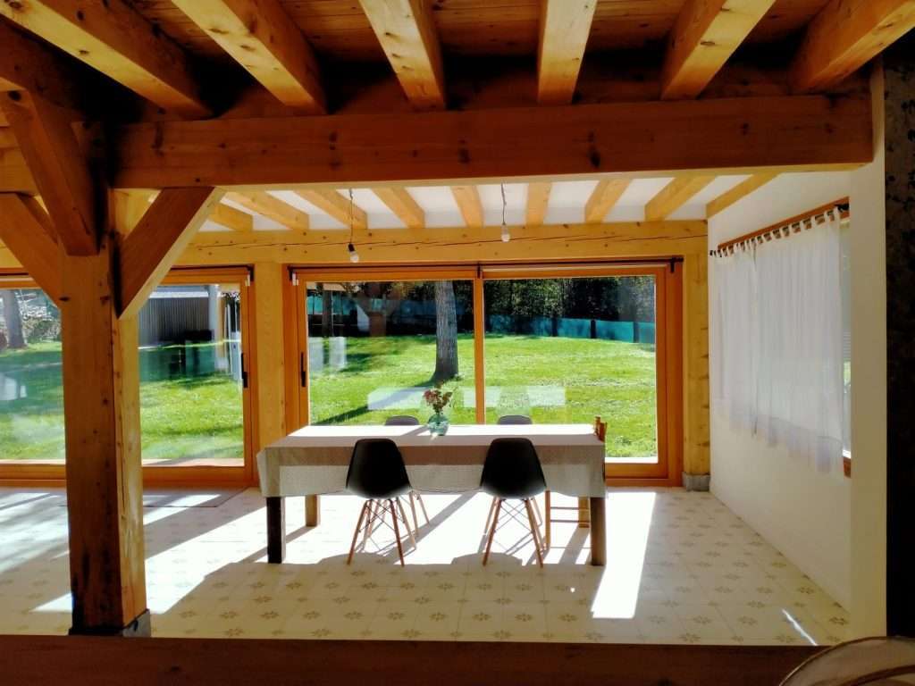 Egurrezko entramatu arinezko etxe berria Mutrikun, Gipuzkoa